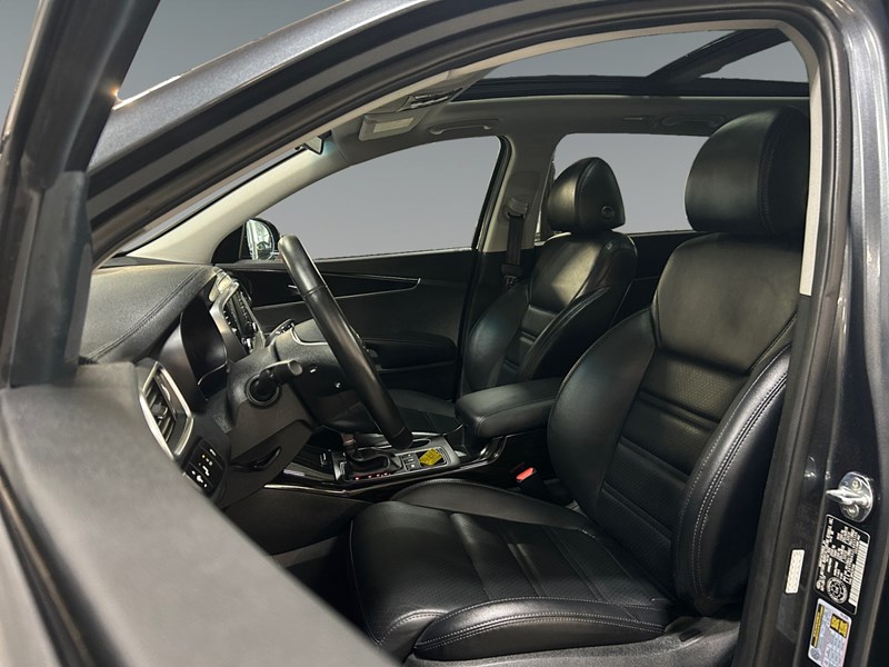 2020 Kia Sorento EX V6 AWD | 7-Pass | Ultra Low KM's