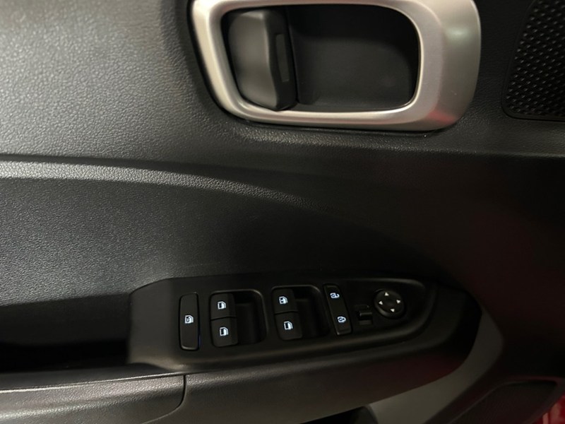 2022 Hyundai Venue Essential IVT w/Two-Tone | Ultra Low KM's