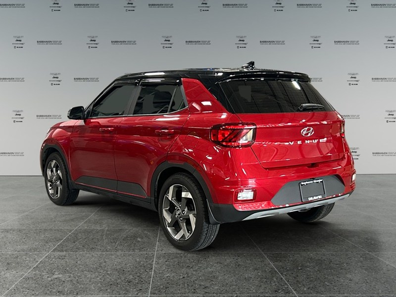 2022 Hyundai Venue Essential IVT w/Two-Tone | Ultra Low KM's