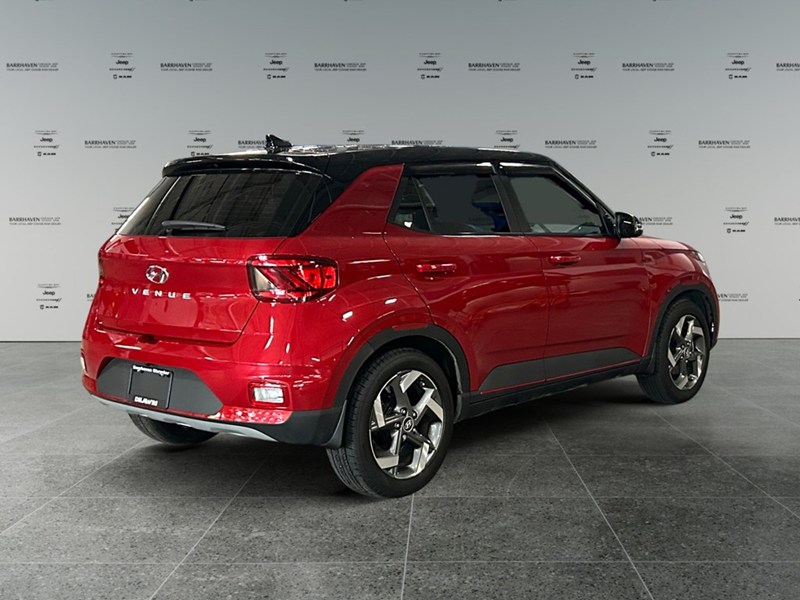 2022 Hyundai Venue Essential IVT w/Two-Tone | Ultra Low KM's