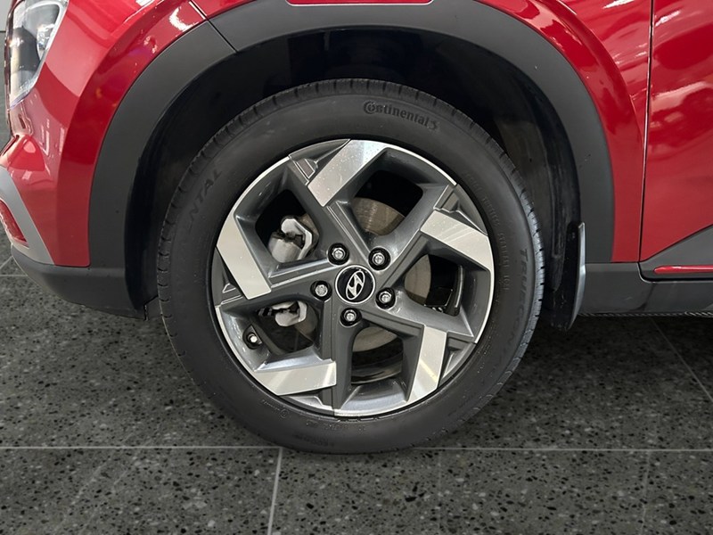 2022 Hyundai Venue Essential IVT w/Two-Tone | Ultra Low KM's