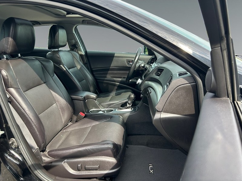 2017 Acura ILX Premium | Ultra Low KM's