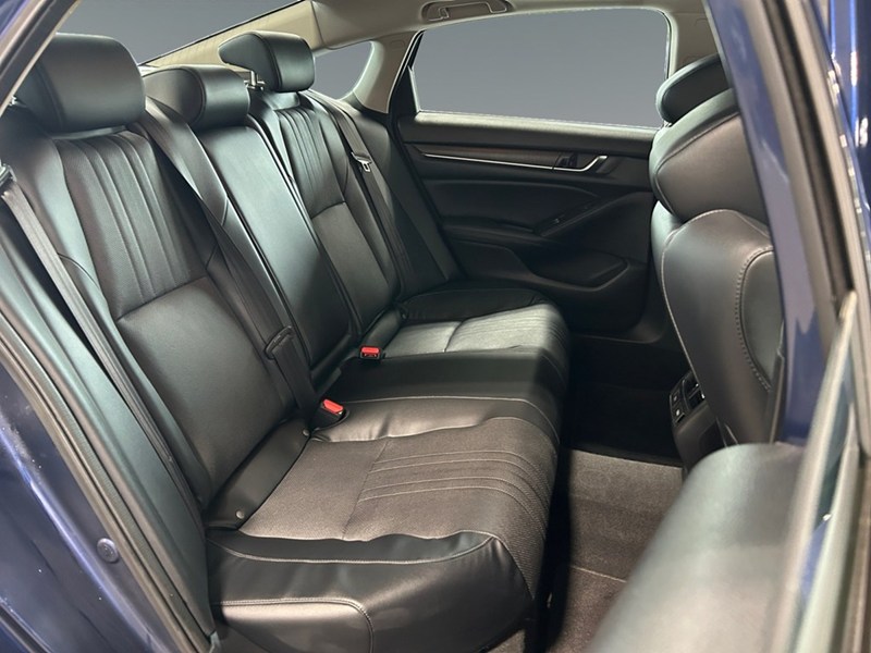 2018 Honda Accord EX-L | Low KM's