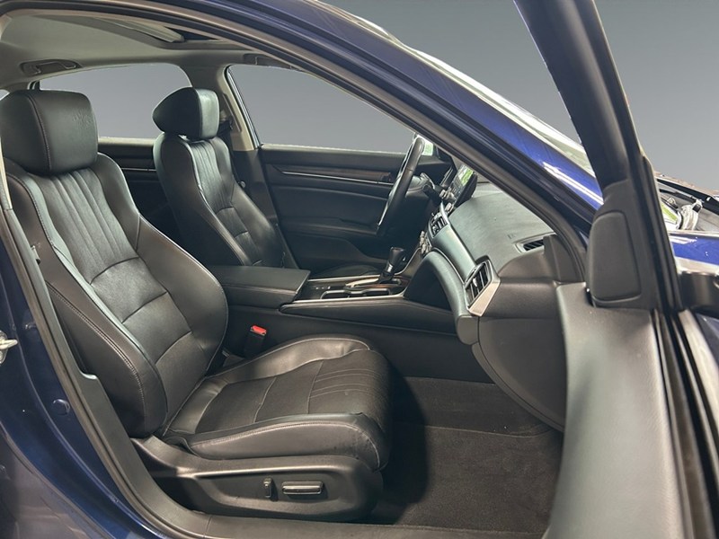 2018 Honda Accord EX-L | Low KM's