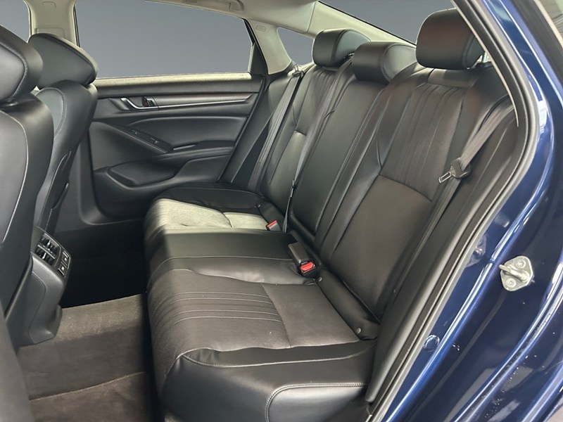2018 Honda Accord EX-L | Low KM's