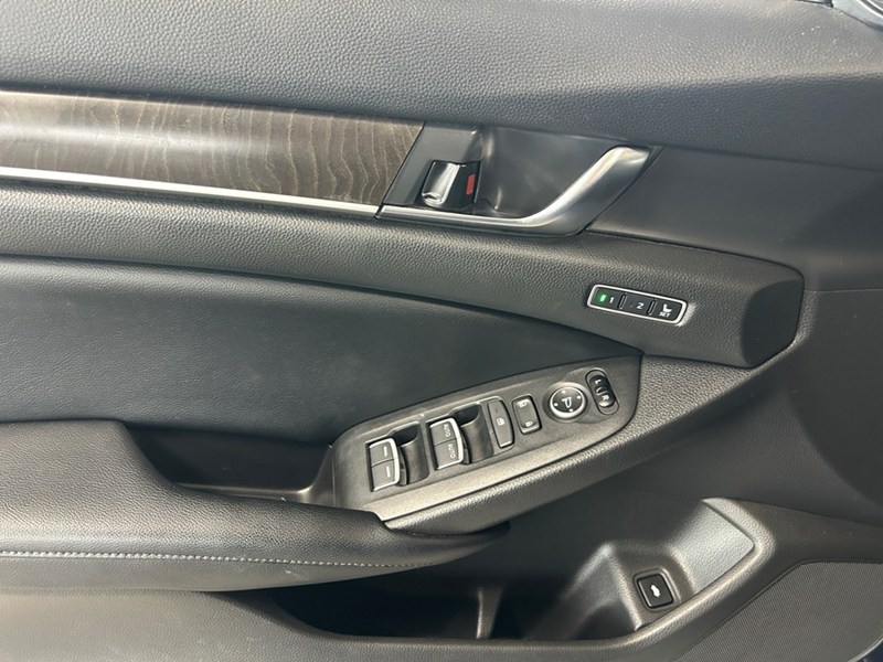 2018 Honda Accord EX-L | Low KM's
