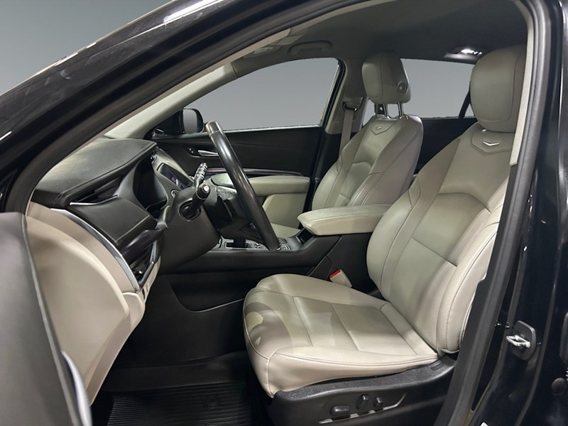 2023 Cadillac XT4 AWD Luxury