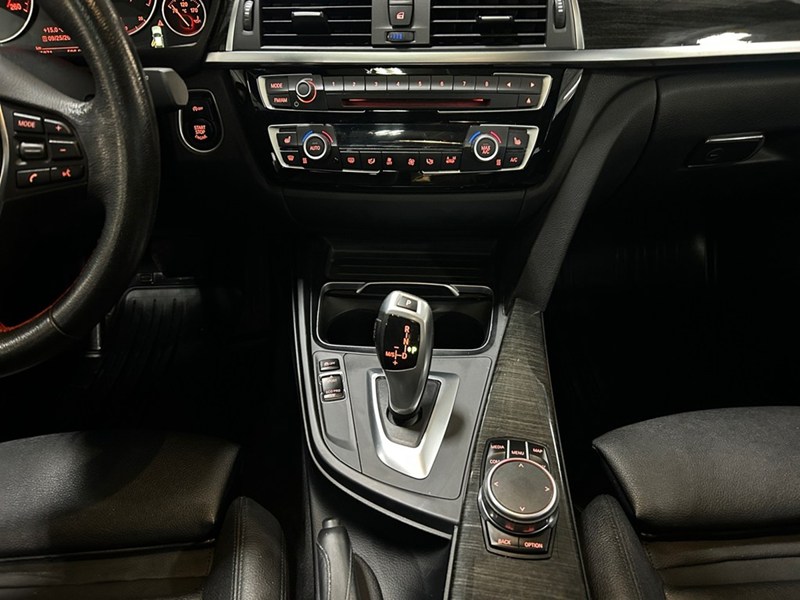 2018 BMW 330 330i xDrive | Low Km's