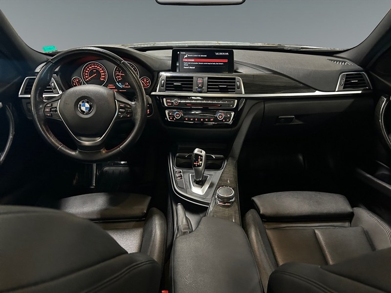 2018 BMW 330 330i xDrive | Low Km's