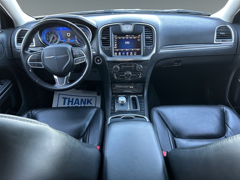 2021 Chrysler 300 Touring L AWD | Low KM’s