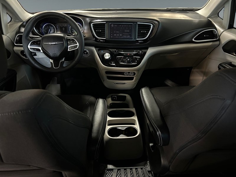 2022 Chrysler Grand Caravan SXT | Low KM's