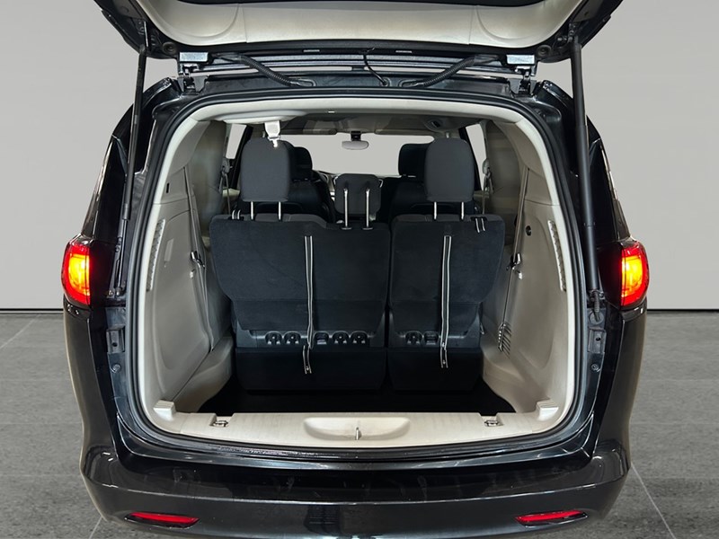 2022 Chrysler Grand Caravan SXT | Low KM's