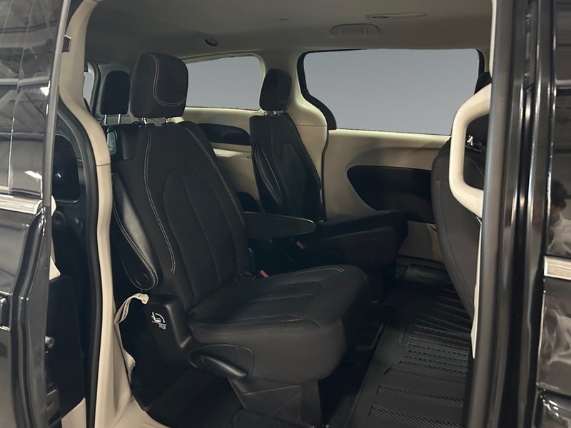 2022 Chrysler Grand Caravan SXT | Low KM's