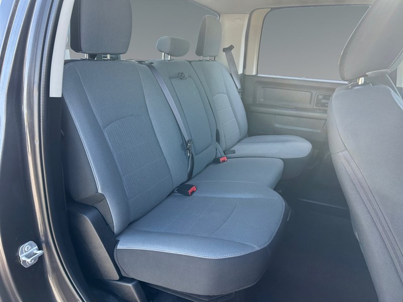 2021 RAM 1500 Classic Express 4x4 Crew V8 Hemi | Low KM’s