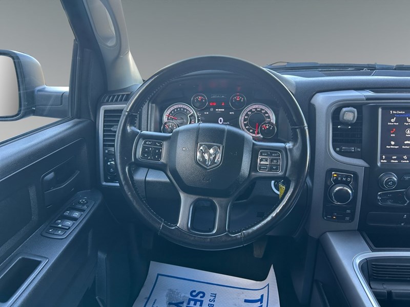 2021 RAM 1500 Classic Express 4x4 Crew V8 Hemi | Low KM’s