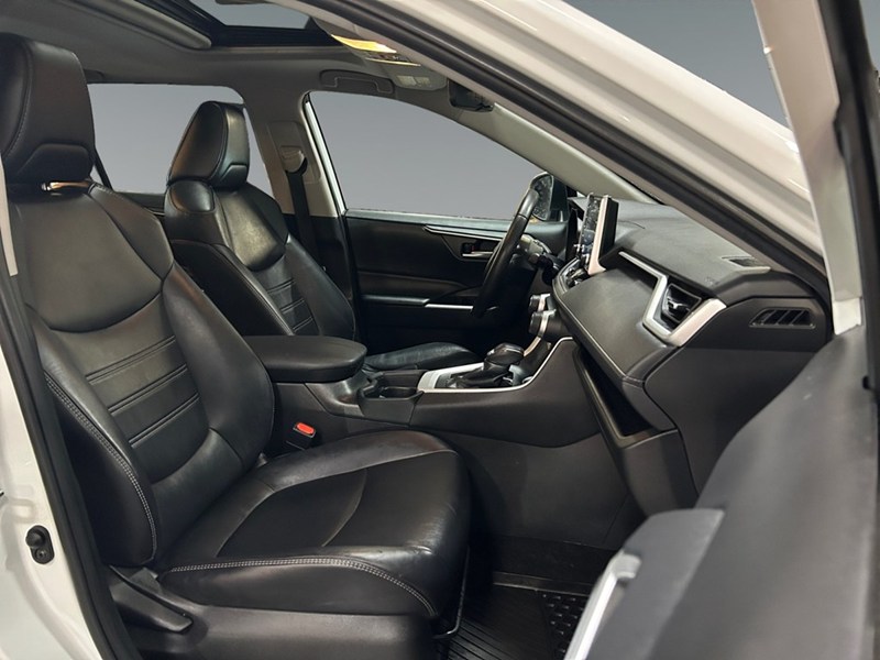 2020 Toyota RAV4 XLE  Premium AWD