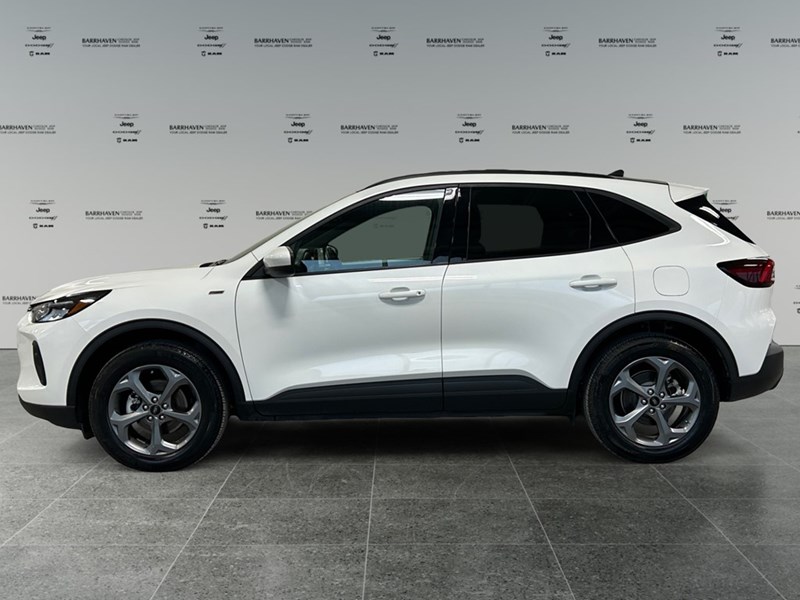 2025 Ford Escape ST-Line Select AWD | Like NEW