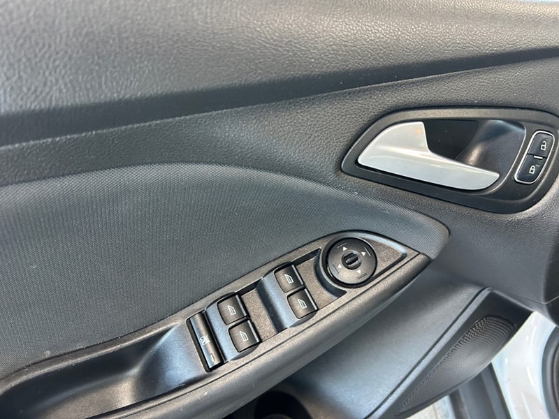 2017 Ford Focus SE | Low KM's