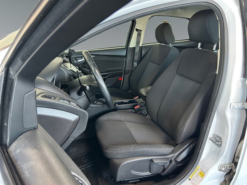 2017 Ford Focus SE | Low KM's