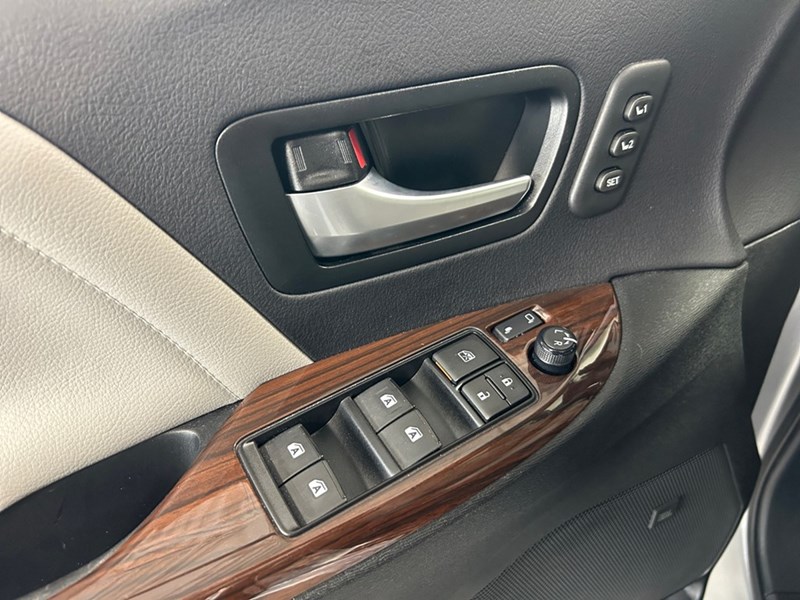 2017 Toyota Sienna XLE Limited | 7-Pass | AWD | Ultra Low KM's