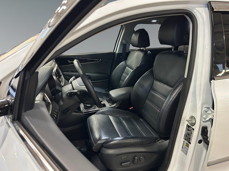 2020 Kia Sorento EX + V6 AWD | 7-Pass | Ultra Low KM's