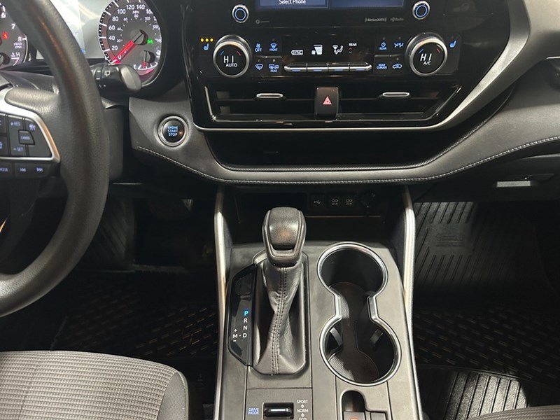 2020 Toyota Highlander LE | 7-Pass | Low KM's