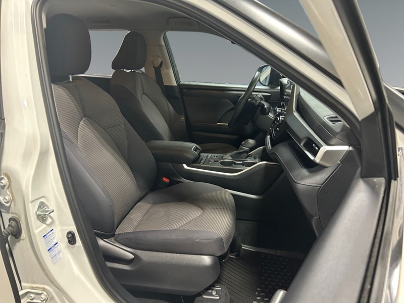 2020 Toyota Highlander LE | 7-Pass | Low KM's