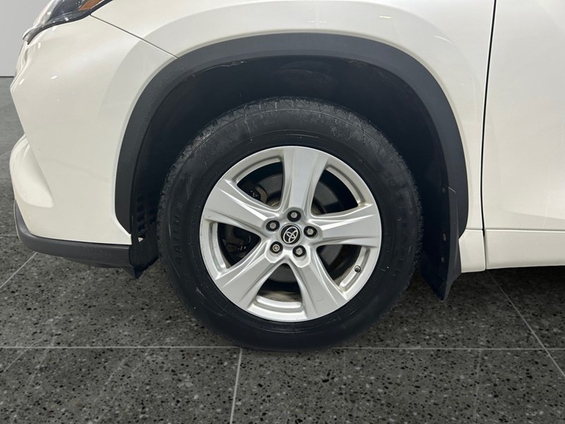 2020 Toyota Highlander LE | 7-Pass | Low KM's