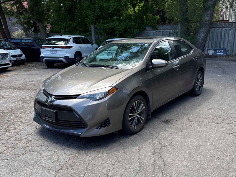 2017 Toyota Corolla LE Upgrade | Sunroof | Alloy Wheels | Ultra Low KM