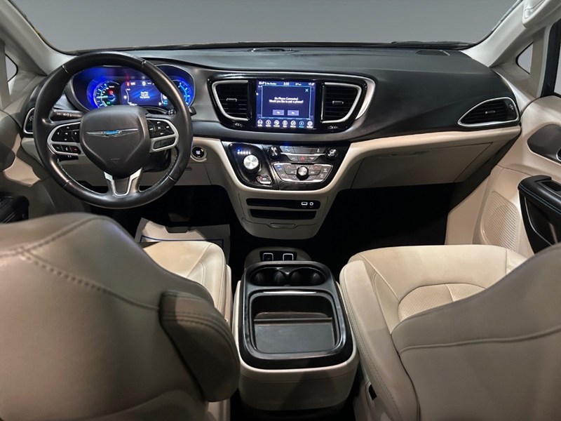 2018 Chrysler Pacifica Hybrid Touring-L | Ultra Low KM's