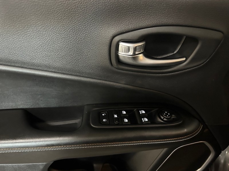 2018 Jeep Compass Sport 4x4 | Ultra Low KM's