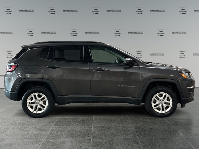 2018 Jeep Compass Sport 4x4 | Ultra Low KM's