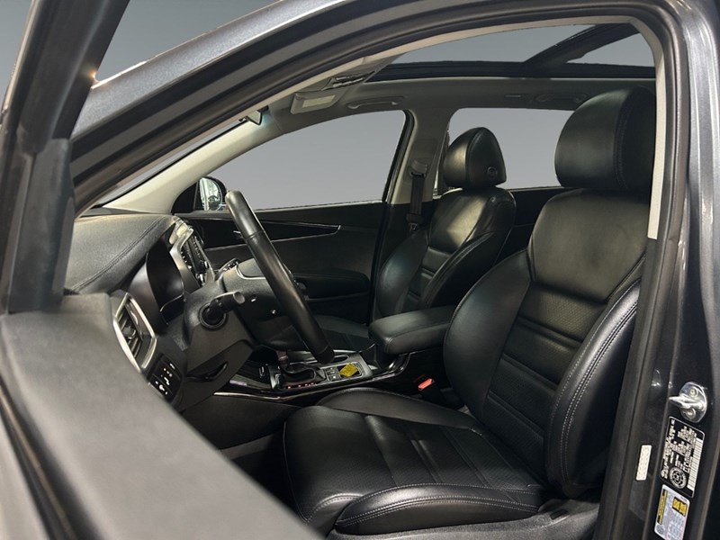 2020 Kia Sorento EX V6 AWD | 7-Pass | Ultra Low KM's