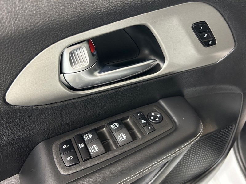 2024 Chrysler Pacifica Hybrid Premium S Appearance