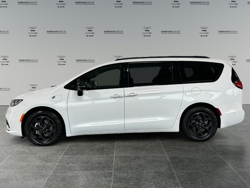 2024 Chrysler Pacifica Hybrid Premium S Appearance