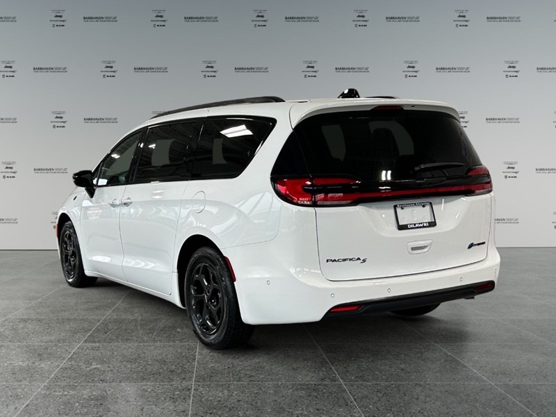 2024 Chrysler Pacifica Hybrid Premium S Appearance