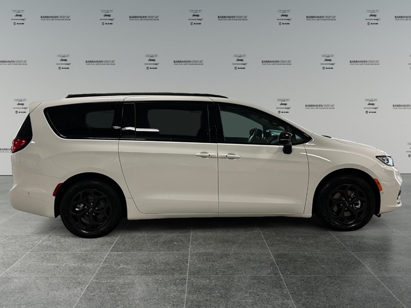 2024 Chrysler Pacifica Hybrid Premium S Appearance