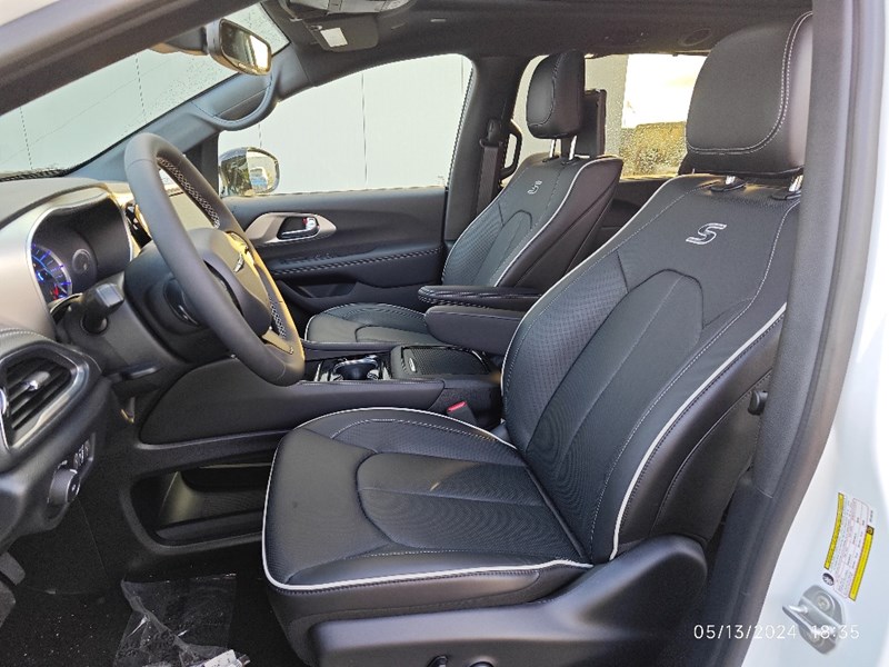 2024 Chrysler Pacifica Hybrid Premium S Appearance | DVD, Leather, Sunroof