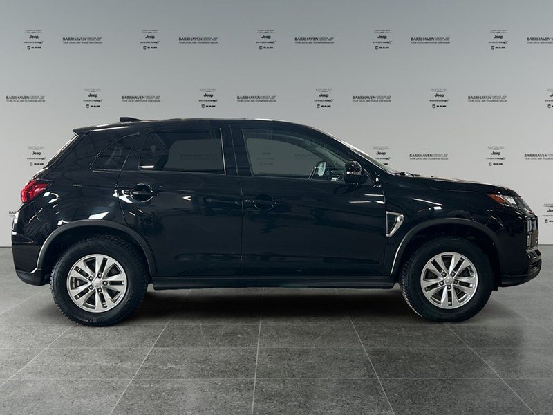 2021 Mitsubishi RVR SE AWC | Low KM's