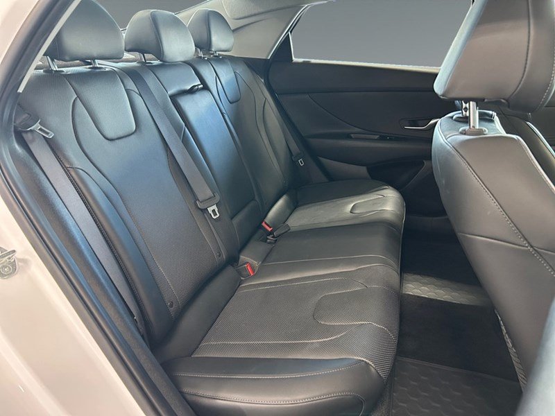 2021 Hyundai Elantra Ultimate IVT | Low KM's