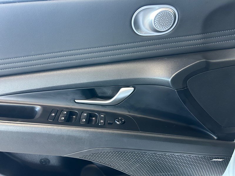 2021 Hyundai Elantra Ultimate IVT | Low KM's
