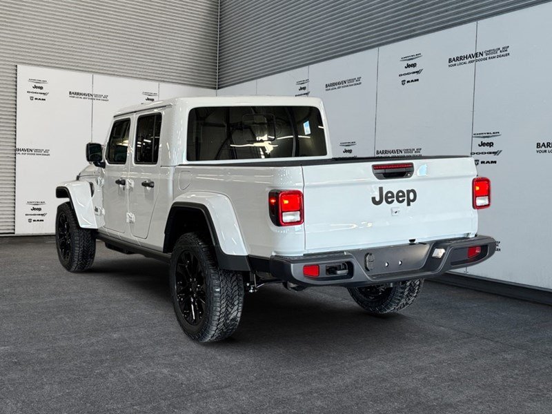2026 Jeep Gladiator NightHawk 4x4