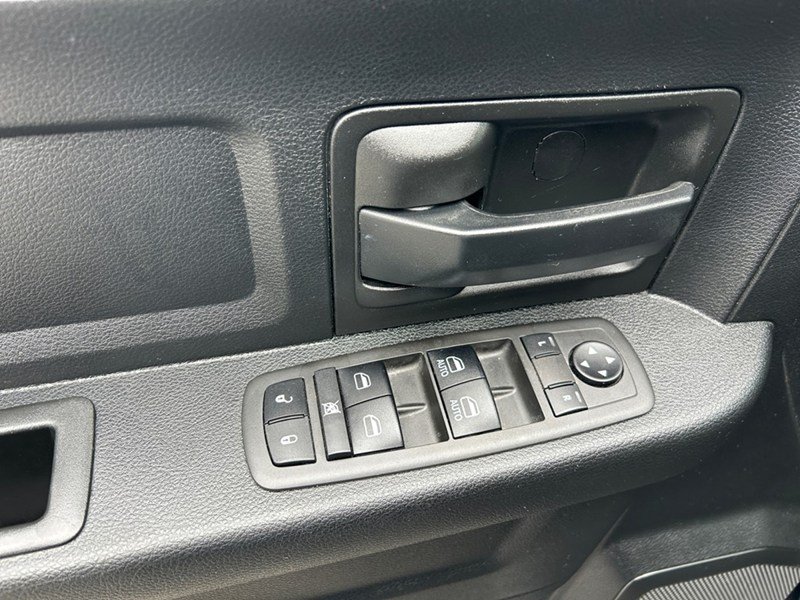 2020 RAM 1500 Classic Express 4x4 Crew
