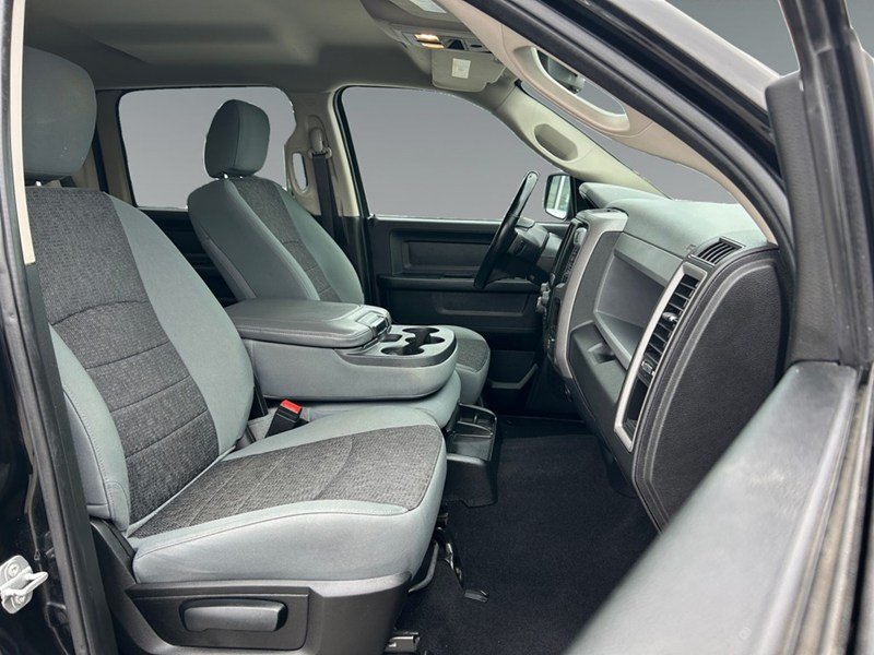 2020 RAM 1500 Classic Express 4x4 Crew