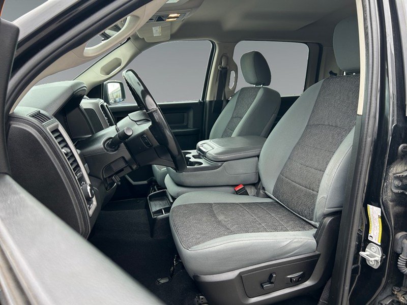 2020 RAM 1500 Classic Express 4x4 Crew