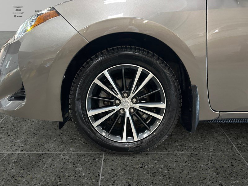 2018 Toyota Corolla LE Upgrade | Sunroof | Alloy Wheels | Ultra Low KM