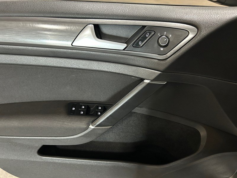 2018 Volkswagen Golf Comfortline | Ultra Low KM's