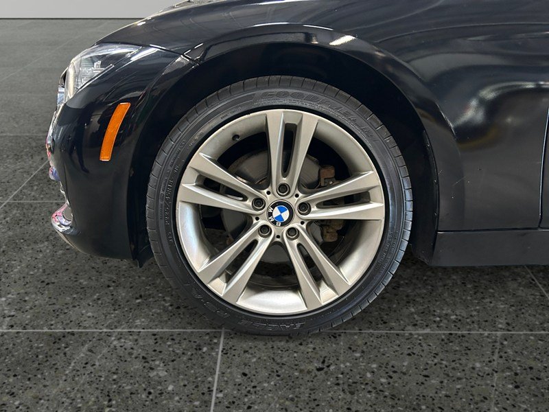 2018 BMW 330 330i xDrive | Low Km's