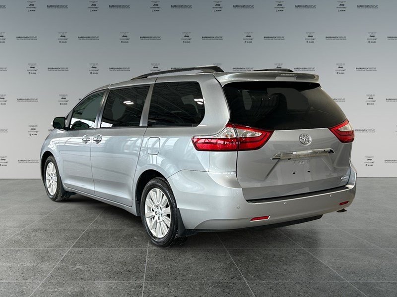 2017 Toyota Sienna XLE Limited | 7-Pass | AWD | Ultra Low KM's