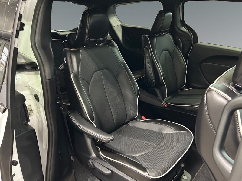 2024 Chrysler Pacifica Hybrid Premium S Appearance